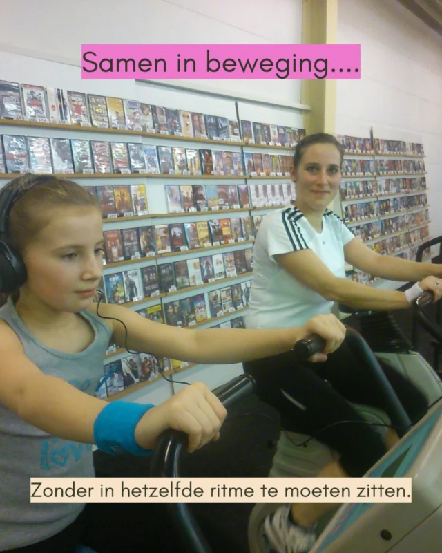 Throwback Tuesday! Waar is de tijd gebleven!

We fietsten naast elkaar.
Twee verschillende snelheden. 
Twee verschillende energieën.
En toch… samen.

Geen perfect duo. Geen synchroon moment.
Wel elkaars nabijheid.
Wel dezelfde richting.
Wel verbinding, al was het ritme anders.

Soms is dat ook ouderschap.
Je kind doet z’n ding. Jij probeert mee te bewegen.
Niet om hetzelfde te doen. Maar om nabij te blijven.

In mijn praktijk zie ik het vaak: ouders die denken dat ze alles precies moeten afstemmen.
Maar verbinding zit niet in perfecte timing.

Verbinding zit in blijven naast elkaar rijden.
Ook als het soms wringt. Ook als het even wiebelt.

En Millie? Die voelt het als jullie ritmes botsen.
Ze reageert niet op 'lastig gedrag'.
Ze reageert op afstand. En zoekt opnieuw nabijheid.

Wil je deze zomer bewust zoeken naar die kleine momenten van afstemmen, zonder het krampachtig te maken?
Vraag dan gerust de online gids Summervibes.
Niet om in vorm te komen. Wel om samen in beweging te blijven.

#tinasgroeituin #throwbacktuesday 
#verbindendouderschap  #xilliemilliesummervibes 
#kampmama #ritmevinden